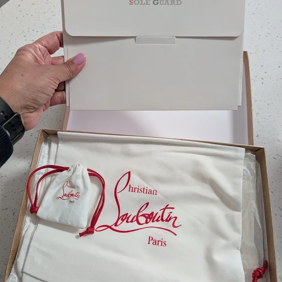 Christian Louboutin Black Patent Pumps with Signature Red Sole - Picture 3 of 8